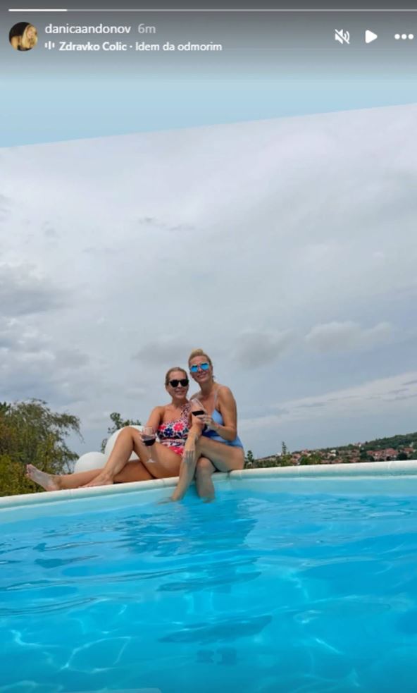 Danica Andonov na bazenu