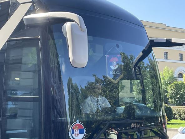 Autobus košarkaša Srbije u Rigi