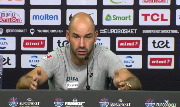 Vasilis Spanulis na konferenciji za novinare