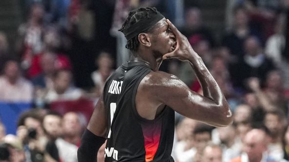 Isak Bonga slavi titulu Eurobasketa
