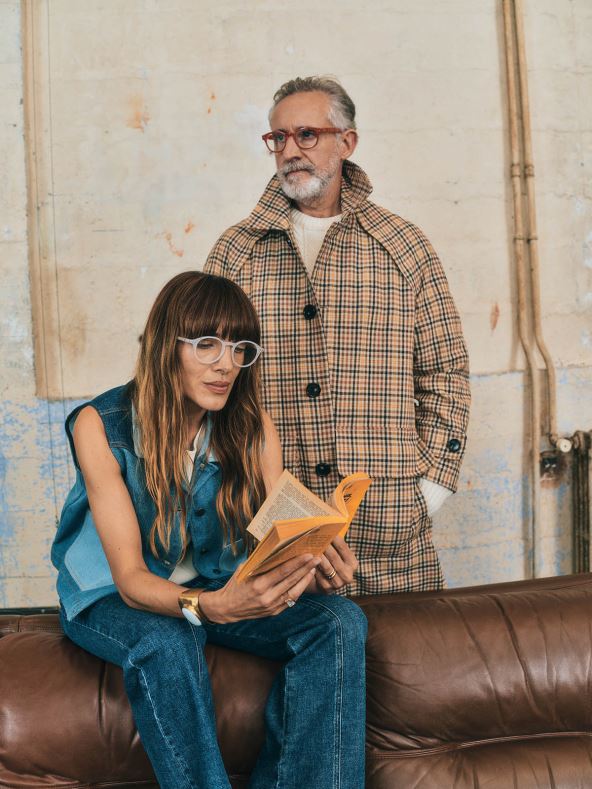 IZIPIZI_AW25_READING_DUO_D_MOONLIGHTBLUE_C_CARMINERED_01 copy.jpg