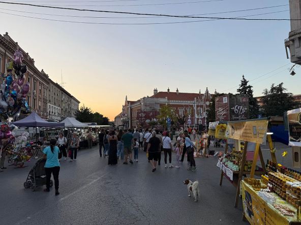 Par napustio London i preselio se u ruralno srpsko selo