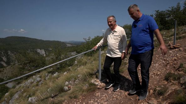 SA-ZIKOM-S03-EP01-SJENICA-07 copy.jpg