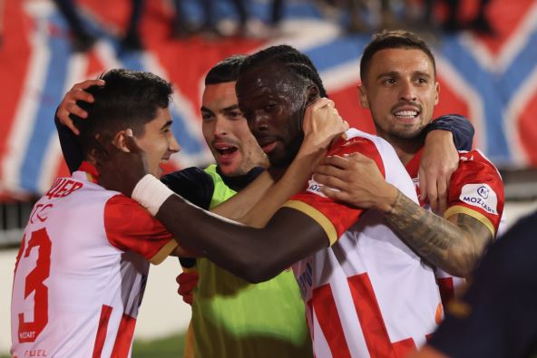 Šerif Endiaje slavi gol na derbiju Partizan Zvezda