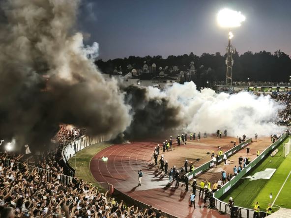 Jug i sever na početku Partizan - Zvezda (6).jpg