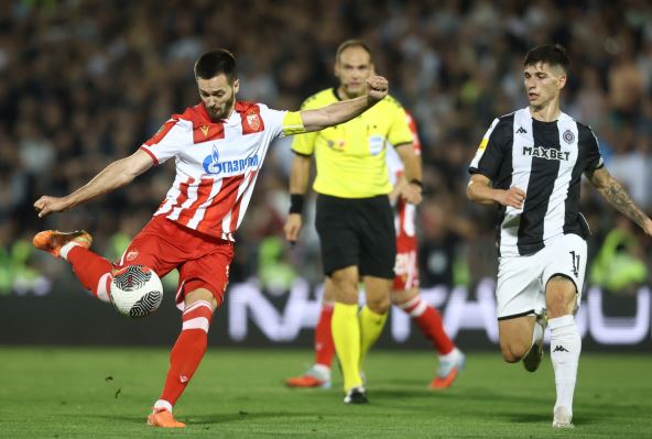 Mirko Ivanić šutira na večitom derbiju