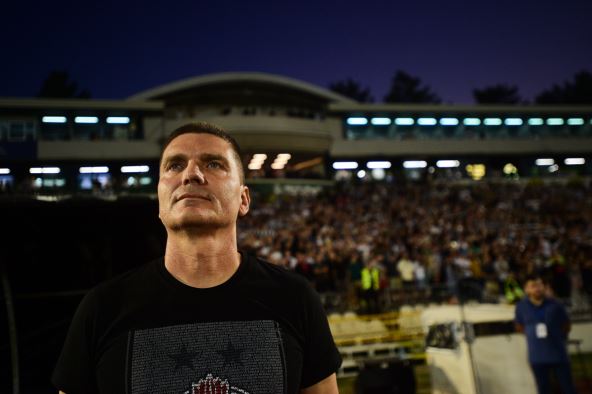 Srđan Blagojević na derbiju iza klupe na JNA