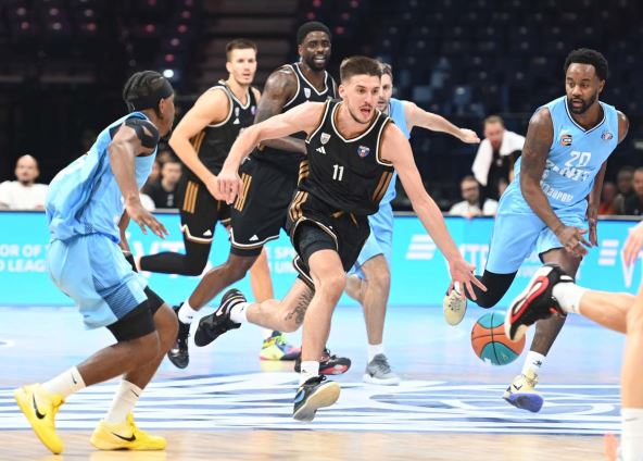 Kosta Kondić na utakmici Dubai Zenit