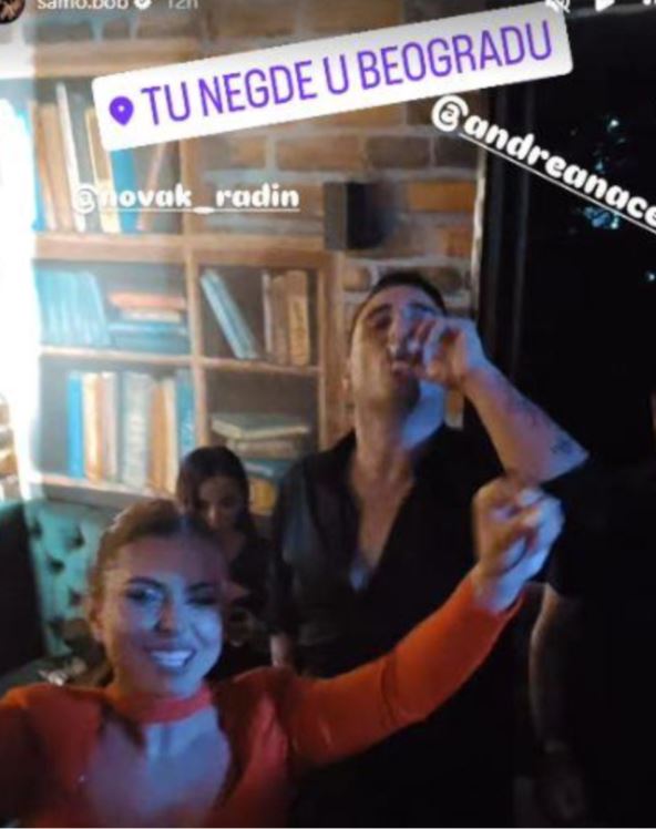 Darko Lazić pije na promociji svastike