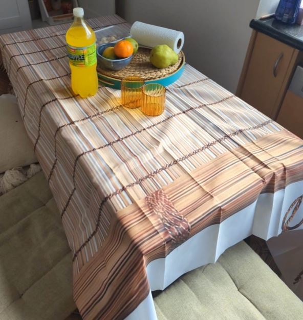 Žena naručila roletne sa Temu-a a stigao joj stolnjak