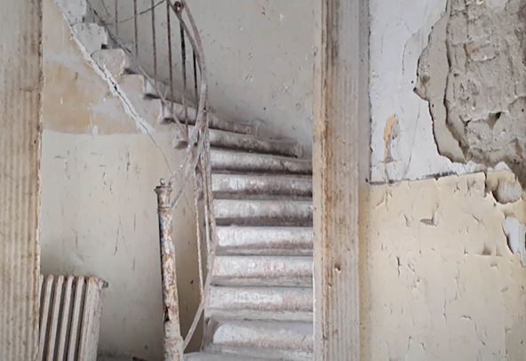 Napusteni dvorac u Novom Miloševu (1).jpg