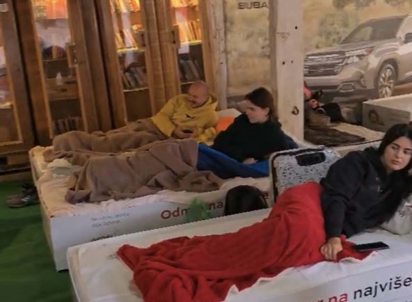 Takmičenje u ležanju 3.jpg