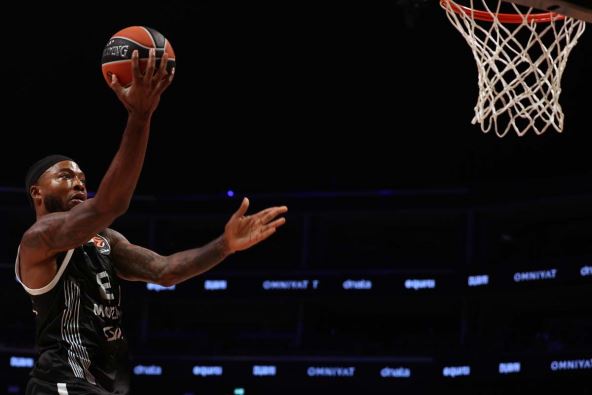 Tajrik Džouns na meču Partizan Dubai