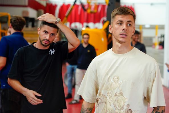 Ivan Ilić u majici na predstavljanju u Real Ovijedu.