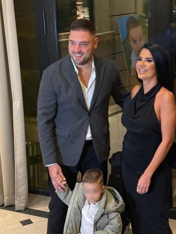 Ljuba Perućica sa ženom i sinom kod Nadice Ademov 1.jpg