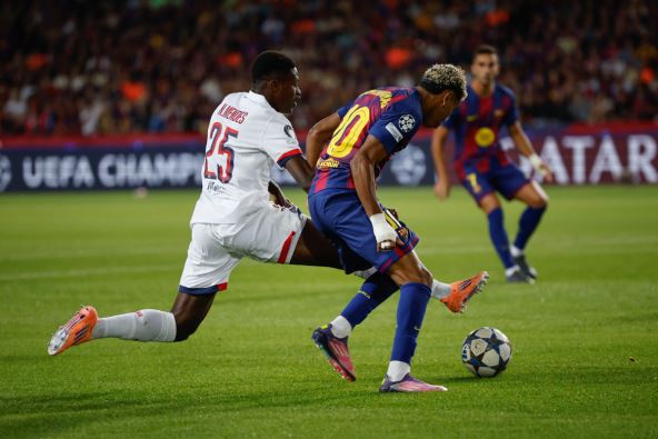 Lamin Jamal i Nuno Mendeš u duelu na Barselona PSŽ