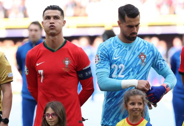 Diogo Kosta golman Portugala izašao na meč sa Kristijanom Ronaldom