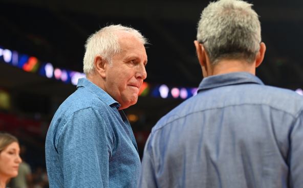 Željko Obradović kraj terena u Beogradskoj areni na VTB Superkupu