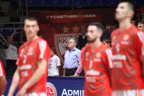 Nebojša Čović kao predsednik Zvezde kraj klupe