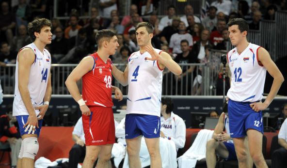 Bojan Janić u reprezentaciji Srbije dok razgovara sa Milanom Rašićem, Nikolom Rosićem i AAleksandrom Atanasijevićem