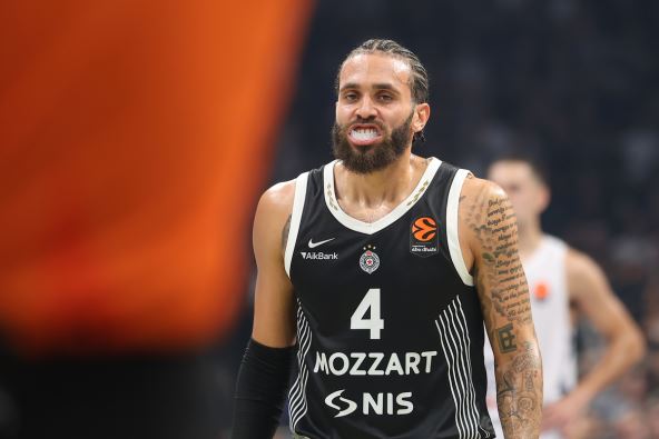 Partizan - Efes  (8).JPG