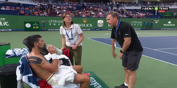 Novak Ðoković medicinski tajm-aut (7).jpg