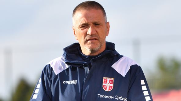 Zoran Bata Mirković u opremi reprezentacije Srbije.