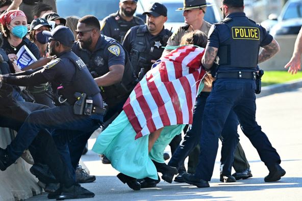 Protesti u Čikagu (4).jpg