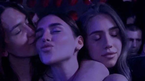 Hana Ikodinović i Lara Čolić u provodu