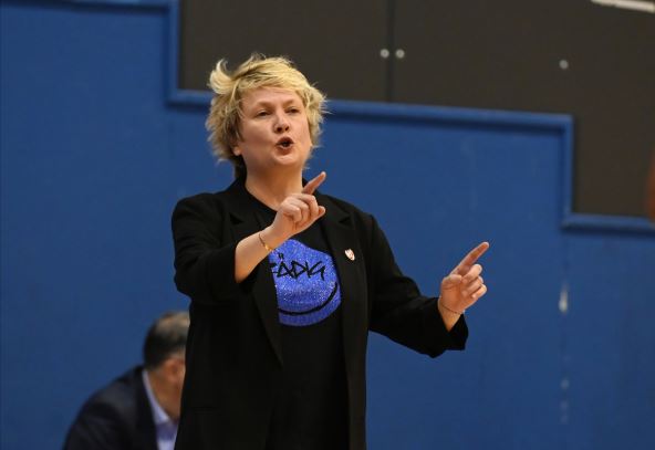 Marina Maljković daje instrukcije timuj Crvene zvezde na meču protiv Venecije