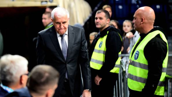 Željko Obradović izlazi na utakmicu u Beogradskoj areni