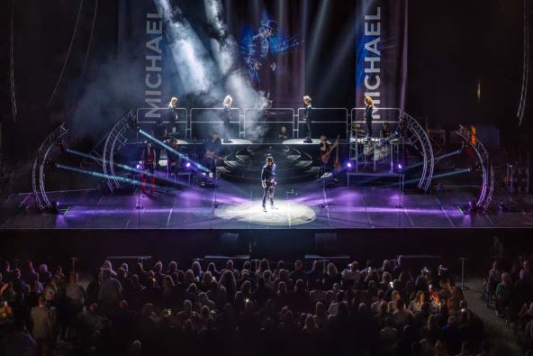 Copy of Michael Starring Ben - Leeds Arena 01 másolata.jpg