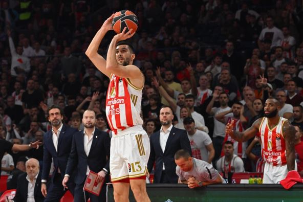 Ognjen Dobrić na meču Zvezde i Asvela