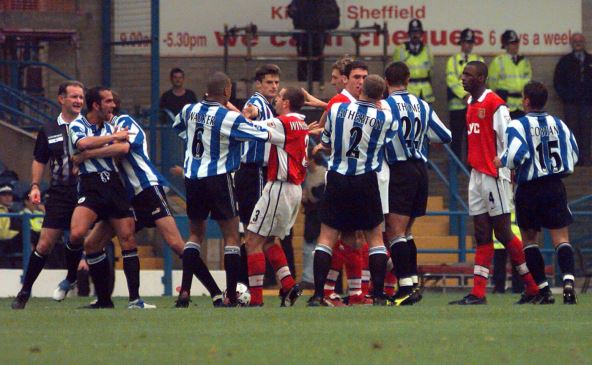 Paolo Di Kanio u tuči protiv Arsenala