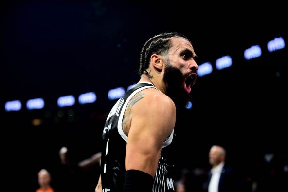 Dvejn Vašington na meču Partizana i Barselone