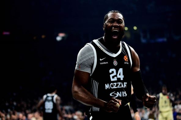 Bruno Fernando na meču Partizana i Barselone