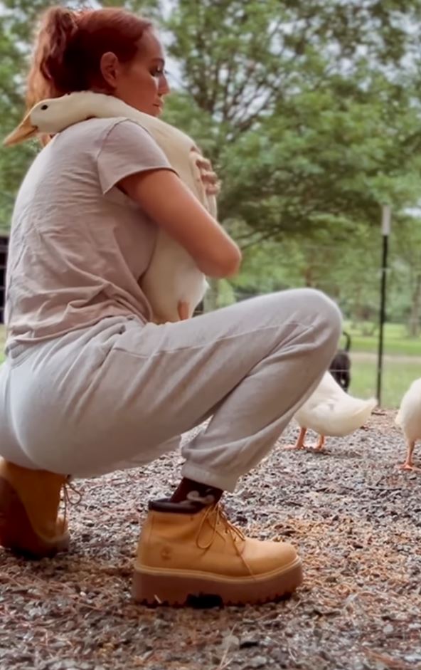 Patka koja voli da se mazi