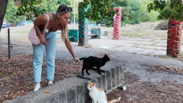 Izabel Marija mazi crnu mačku