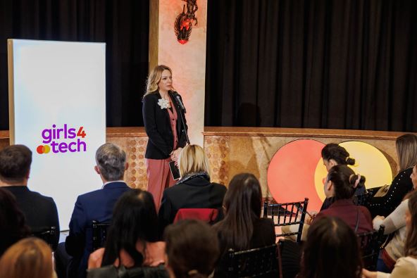 Jelena Sretenovic_MastercardG Girls4Tech copy.jpg