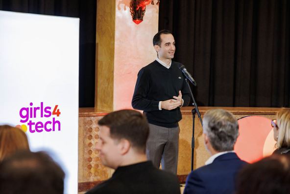 Nemanja Đorđević_Mastercard Girls4Tech copy.jpg