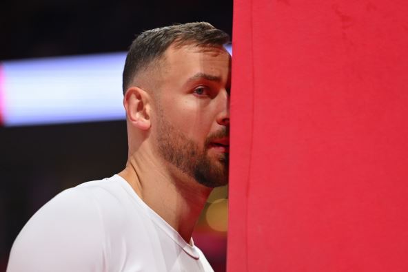 Donatas Motiejunas centar Zvezde na zagrevanju