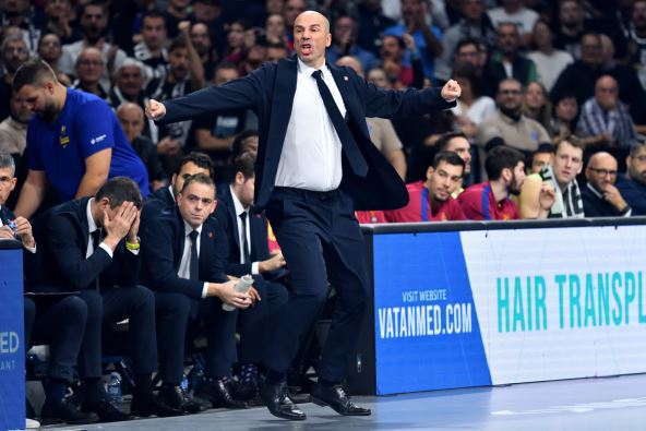 Đoan Penaroja besni na klupi Barselone.