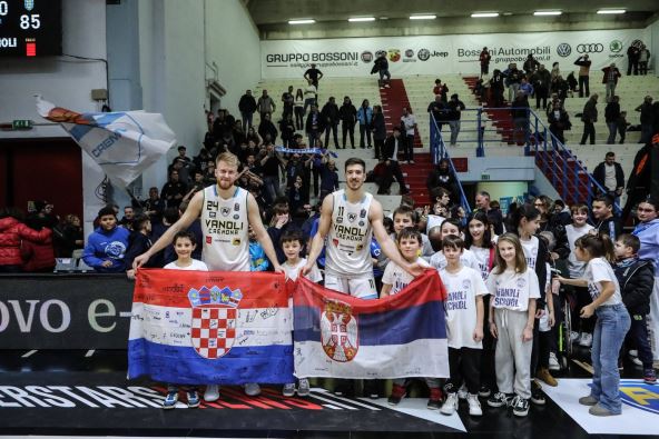 Stefan Nikolić i Mateo Drežnjak u Kremoni sa decom