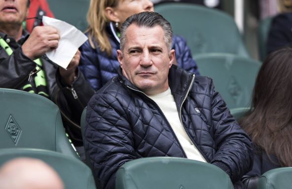 Radžip Džaka otac Granita Džake na utakmici