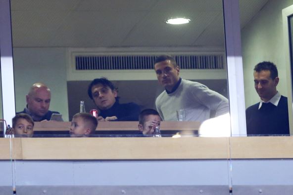 Mihajlo Pjanović i Nemanja Vidić na utakmici košarkaša u Areni