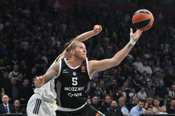 Partizan - Fenerbahče (1).jpg