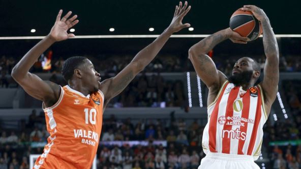 Kodi Miler Mekintajer šutira protiv Valensije