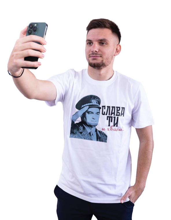 Dragan Bojat u majici posvećenoj Nebojši Pavkoviću.