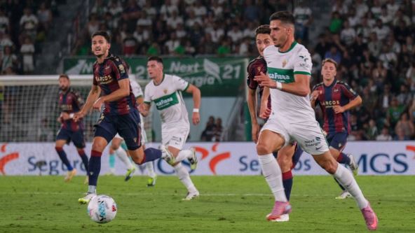 Andre Silva napadač Elčea