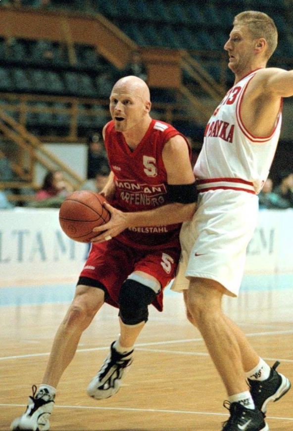 Majk Kofin protiv Crvene zvezde u dresu Kafenberga